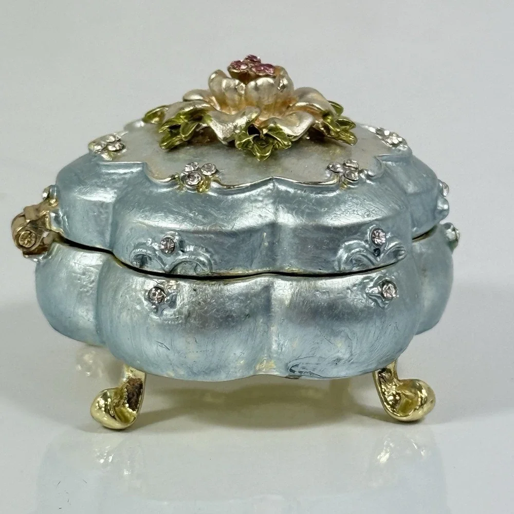 Ornate Victorian Blue Pearl Flower Jewelry Trinket Box Hinged Magnet Closure